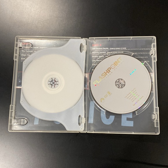 Flashpoint - The Complete Second Season (DVD Set) - Picture 4 of 6